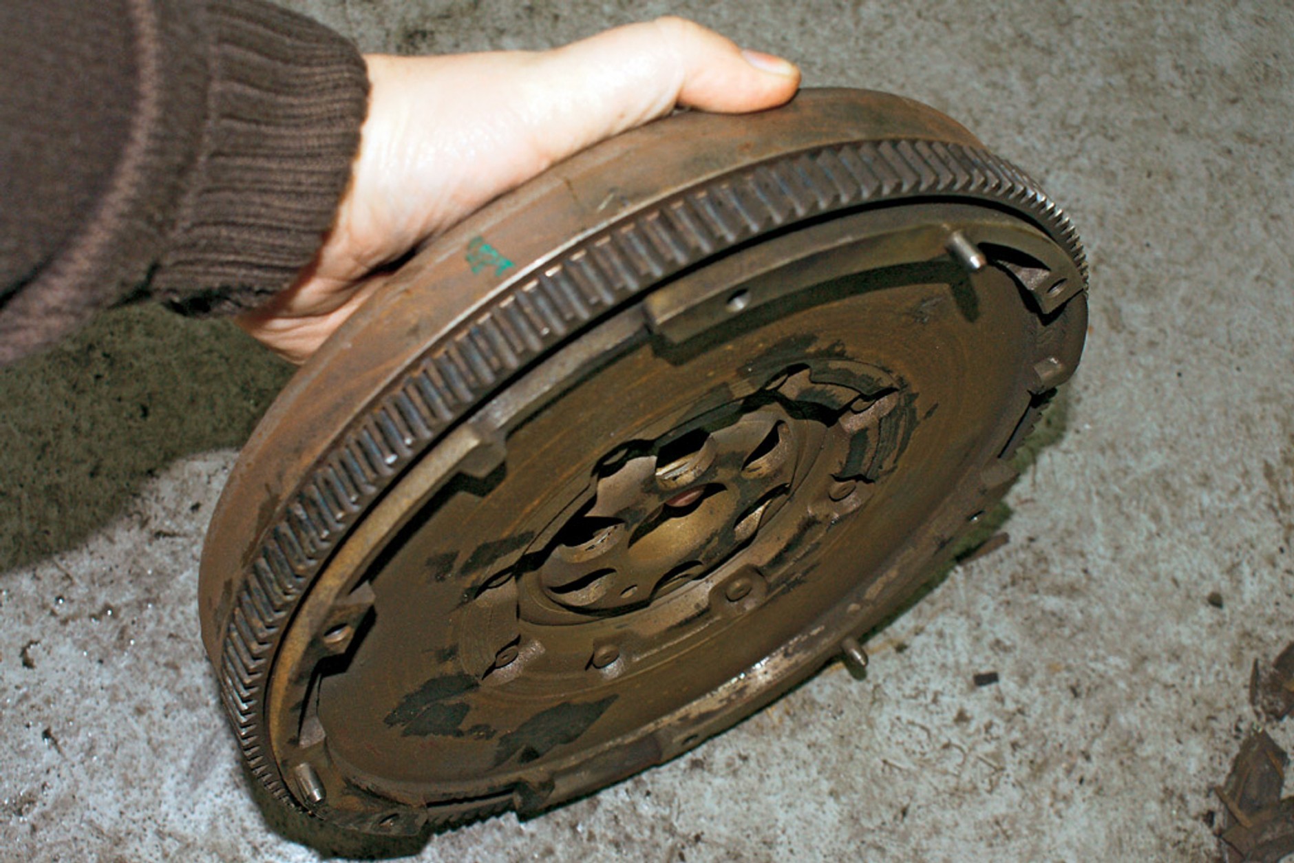 Co się psuje w nowych autach? Czy przejadą bezawaryjnie 100 tys. km