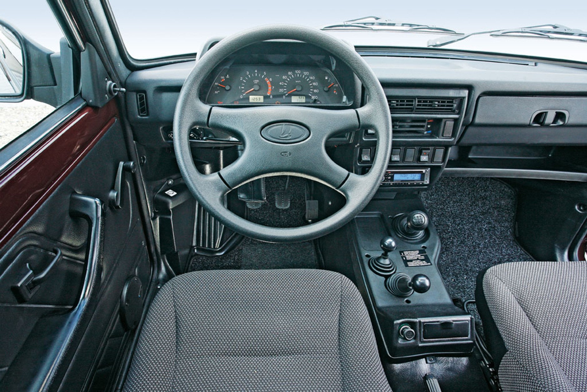 Dacia Duster kontra Łada Niva: Dwa tanie produkty terenowe