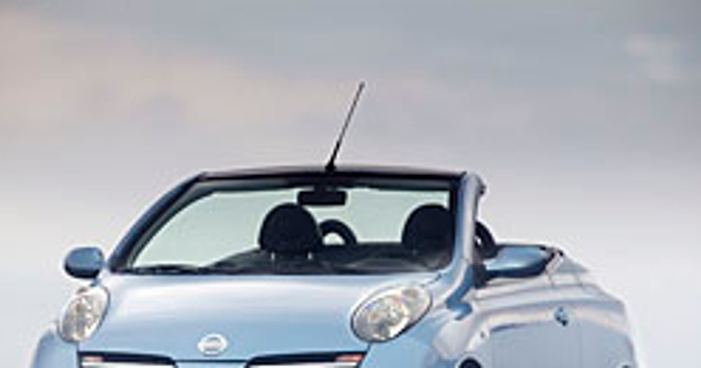 Świat zwariował: Nissan Micra C+C z Wlk. Brytanii do Japonii