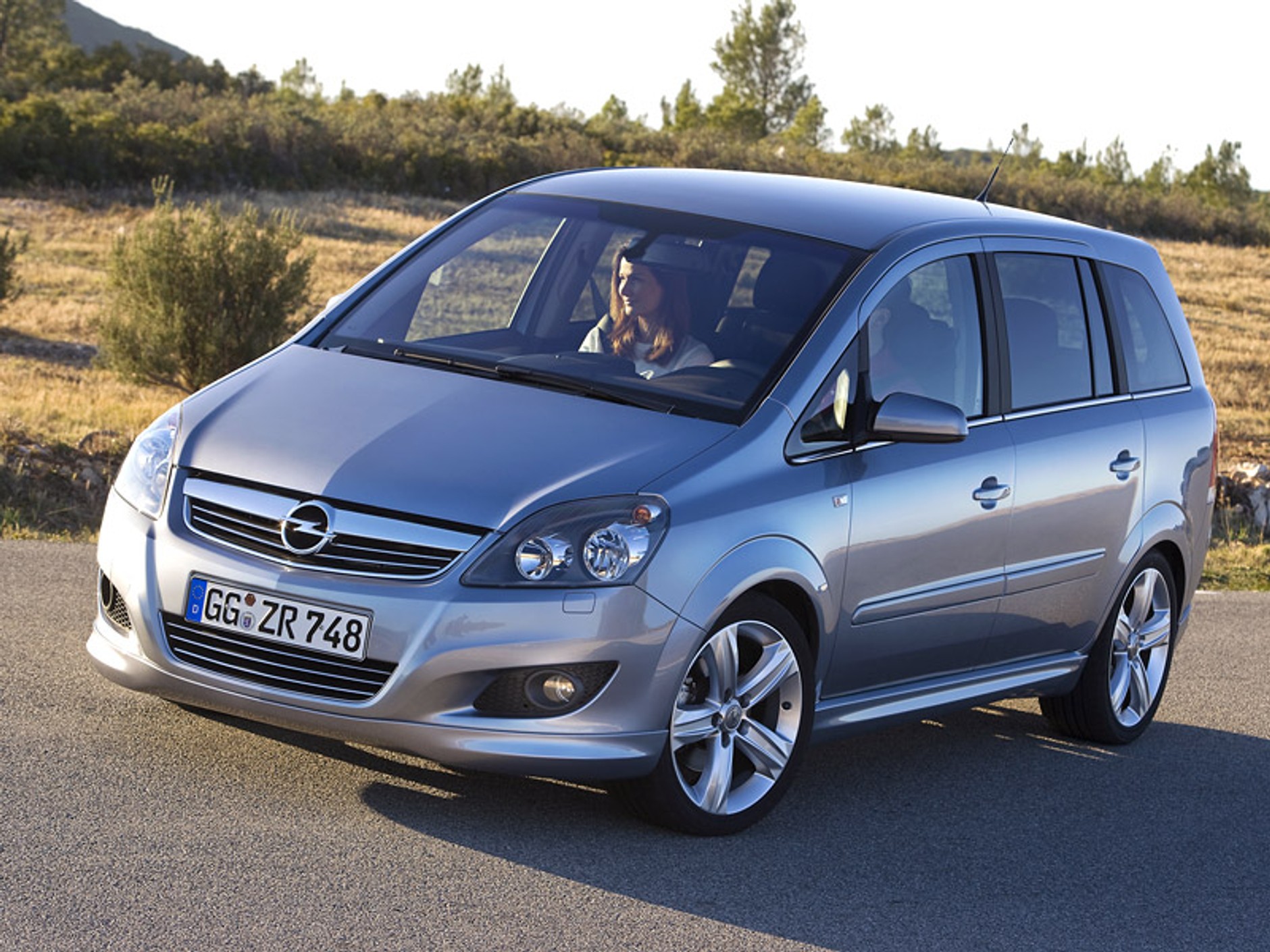 Opel: nowa Zafira w natarciu od lutego (dane techniczne plus ceny w Polsce)