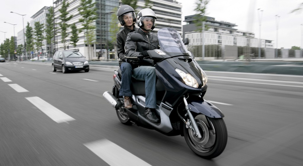 Skuter o poj 125 ccm, czyli motocykl. Dziś, by nim jeździć, trzeba mieć prawko kat. A