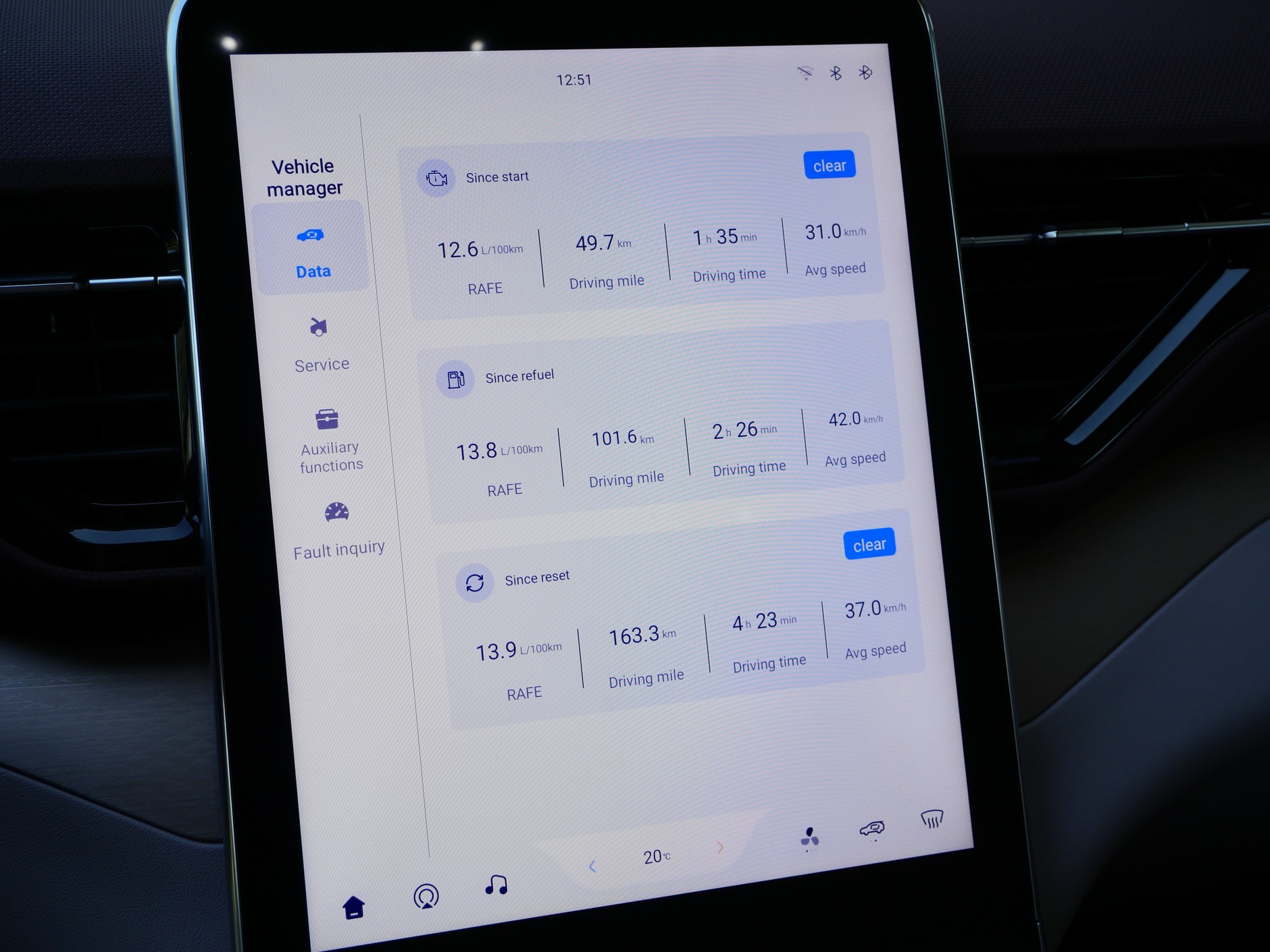 Wyniki z krótkich przejażdżek nie są na pewno miarodajne, ale Bestune T90 na pewno nie należy do wybitnie oszczędnych aut. 