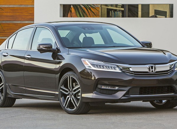Tak zmieniła się Honda Accord MY2016