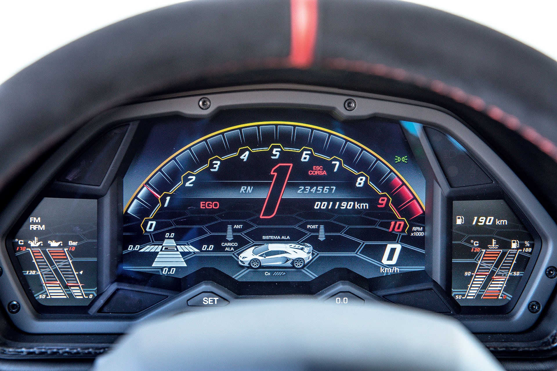 Czerwony zakres zaczyna się dopiero przy 9000 obr./min.