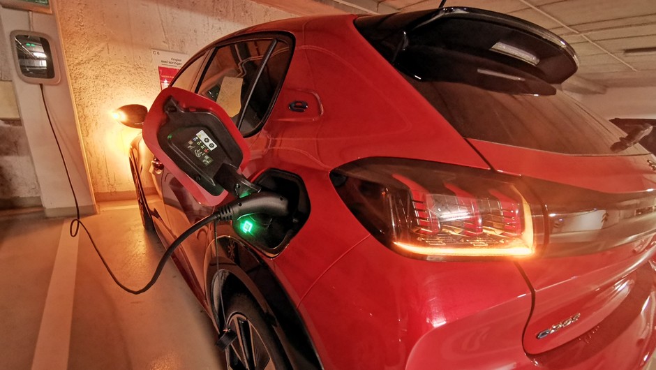 Francuski rząd uruchomił bezkonkurencyjny leasing socjalny na elektryki