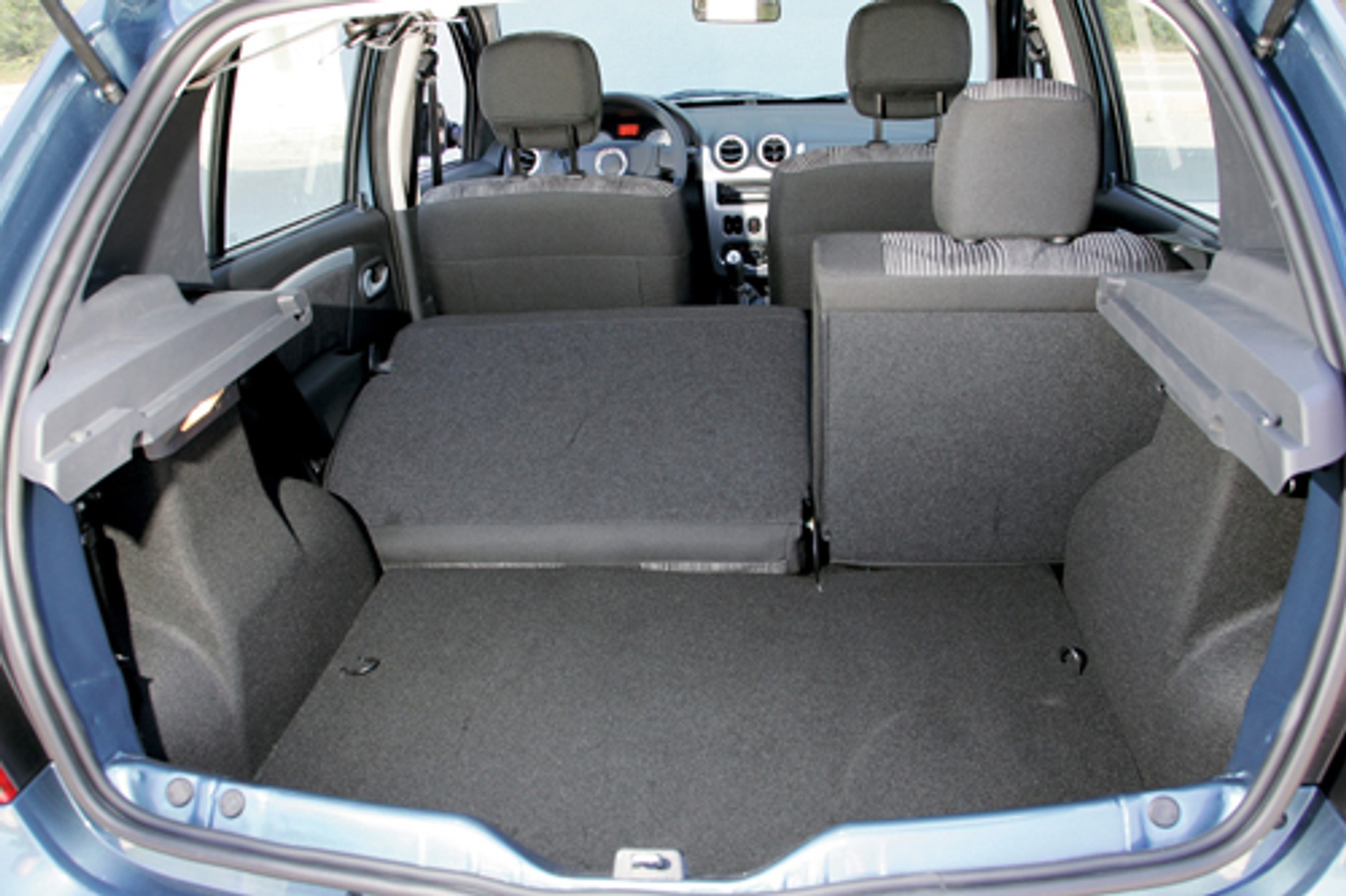 Dacia Sandero - kompaktowe auto za pół ceny