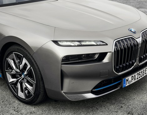 BMW i7