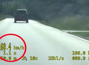 Myślał, że jezdnia to tor wyścigowy. W obszarze zabudowanym jechał niemal 120 km/h za szybko