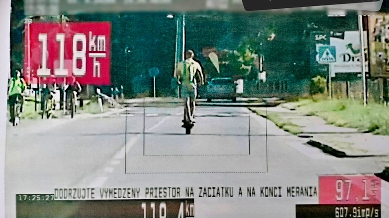 Jechał hulajnogą elektryczną 118 km/h