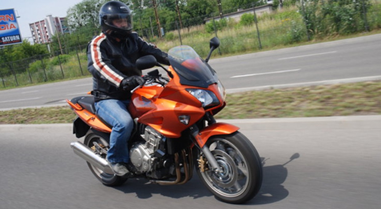 Honda CBF 1000A - niech inni się ścigają