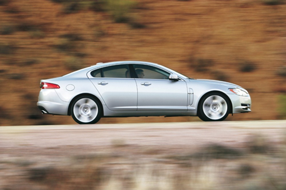 Jaguar XF - Jaguar ostrzy pazury