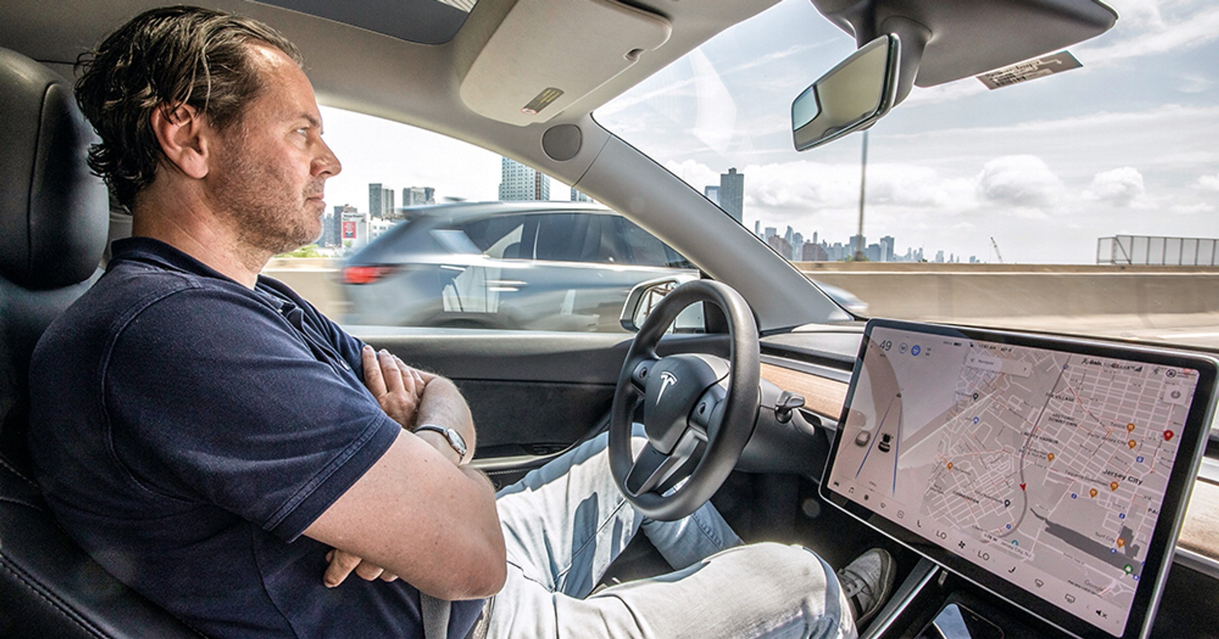 Upalny dzień i korek na autostradzie. Czy klimatyzacja wydrenuje zasięg?