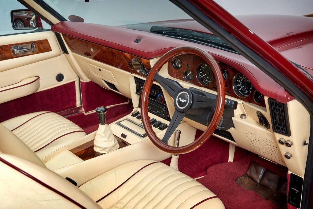 Aston Martin V8 Ventage Volante należący do Davida Beckhama