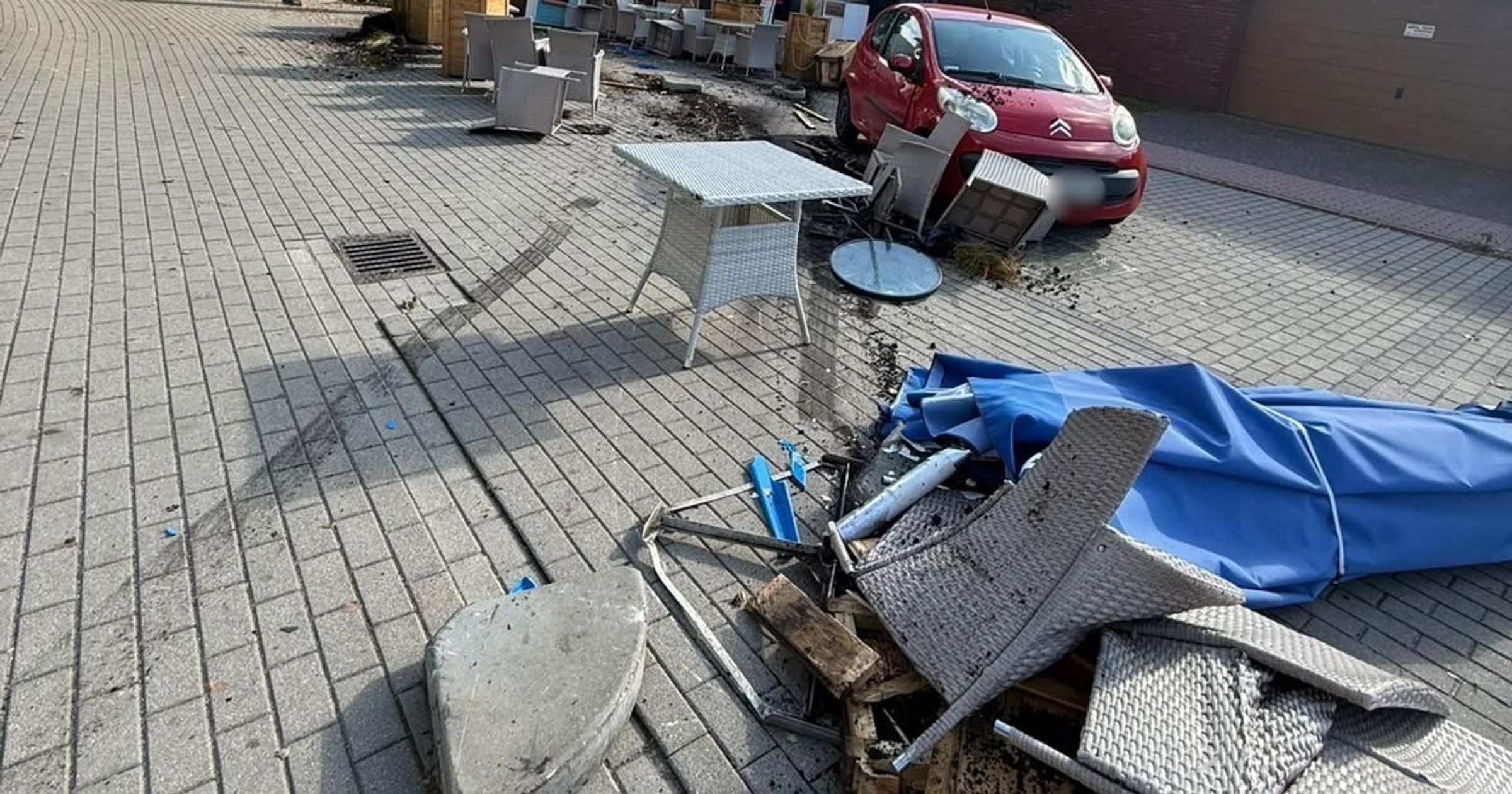 Staranowany ogródek gastronomiczny w Śmiglu (sierpień 2026 r.)