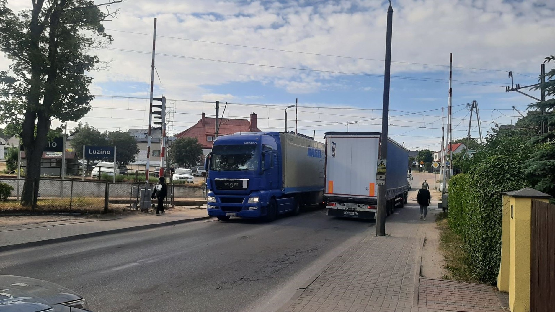 Mieszkańcy Luzina walczą o bezkolizyjny przejazd kolejowy w środku wsi