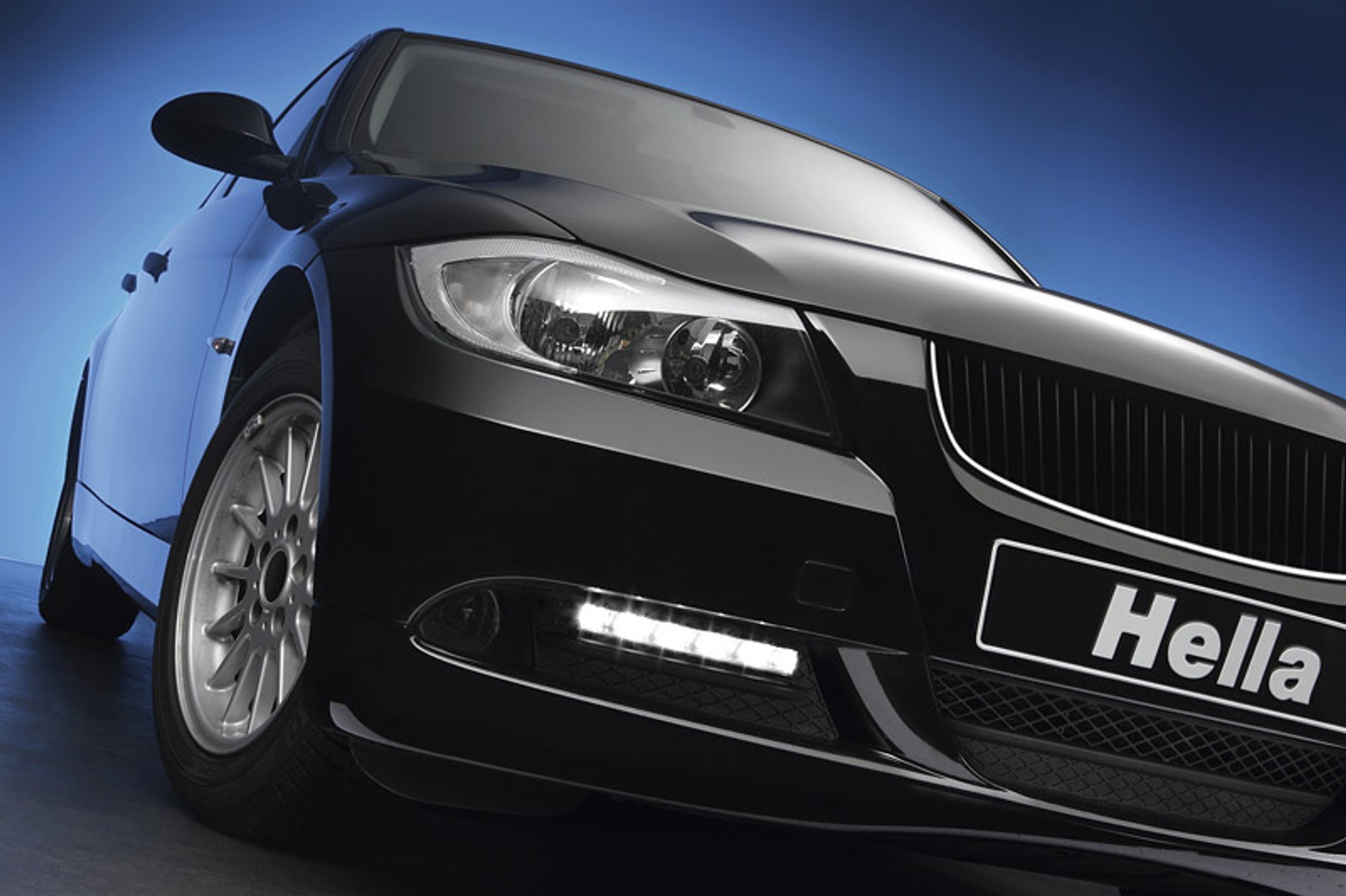 Hella: uniwersalne światła LED do jazdy dziennej