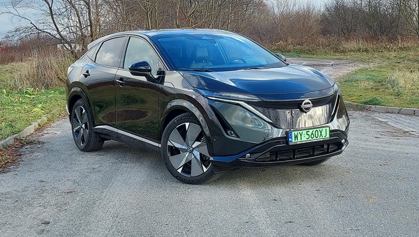 Modny SUV z napędem 4x4 i elektrycznym silnikiem. Czy to recepta na sukces?