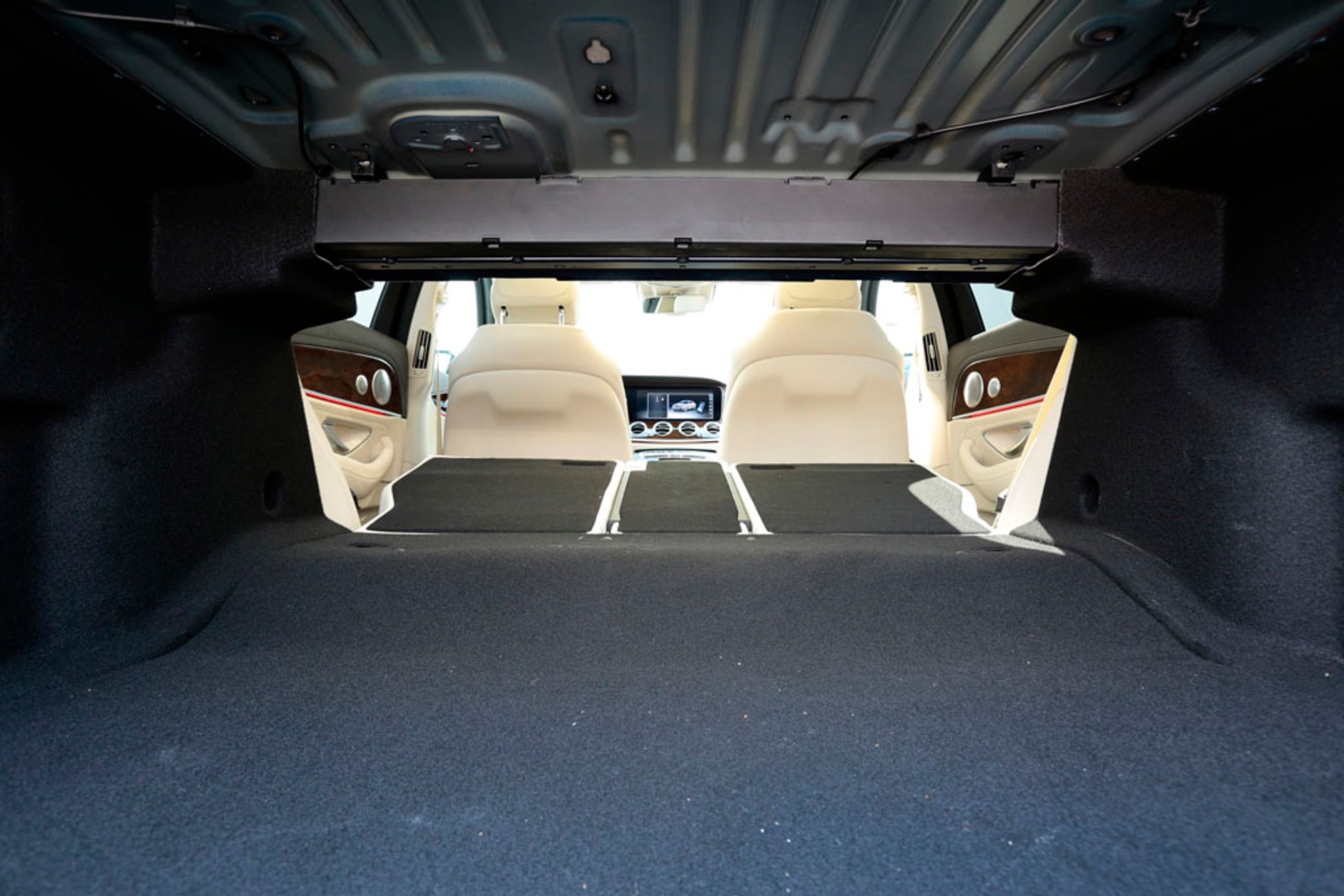 Mercedes E 220d - czy jest wystarczająco inteligenty na nasze drogi?