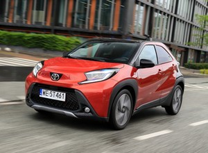 Czy udało się miejskiego hatchbacka zmienić w crossovera? Test nowej Toyoty Aygo X