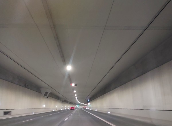 Tunel POW - kierowcy narzekają na nawierzchnię. Jest odpowiedź GDDKiA