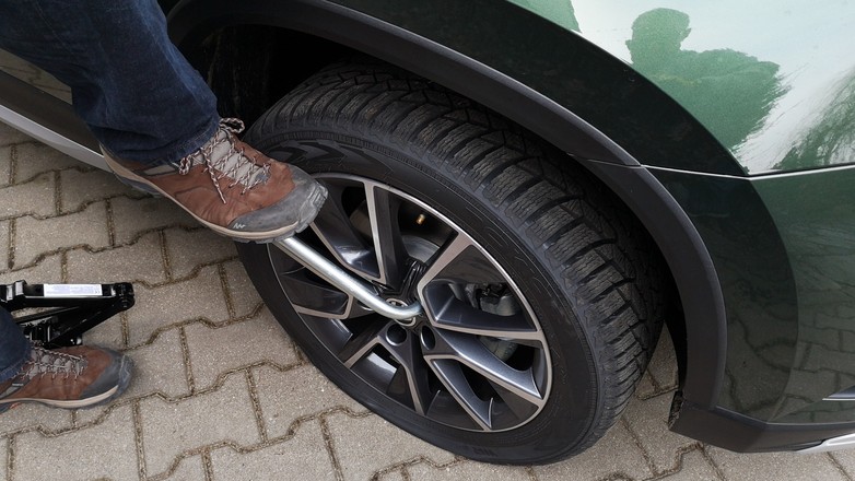 Wymiana koła – to kiedyś było proste