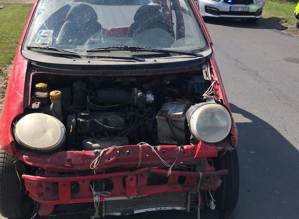 Pijany jechał zdezelowanym matizem. Auto nie miało drzwi, maski i klapy bagażnika