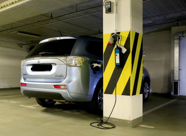 Norwegia zakazała ładowania elektryków w ten sposób. Chodzi o bezpieczeństwo