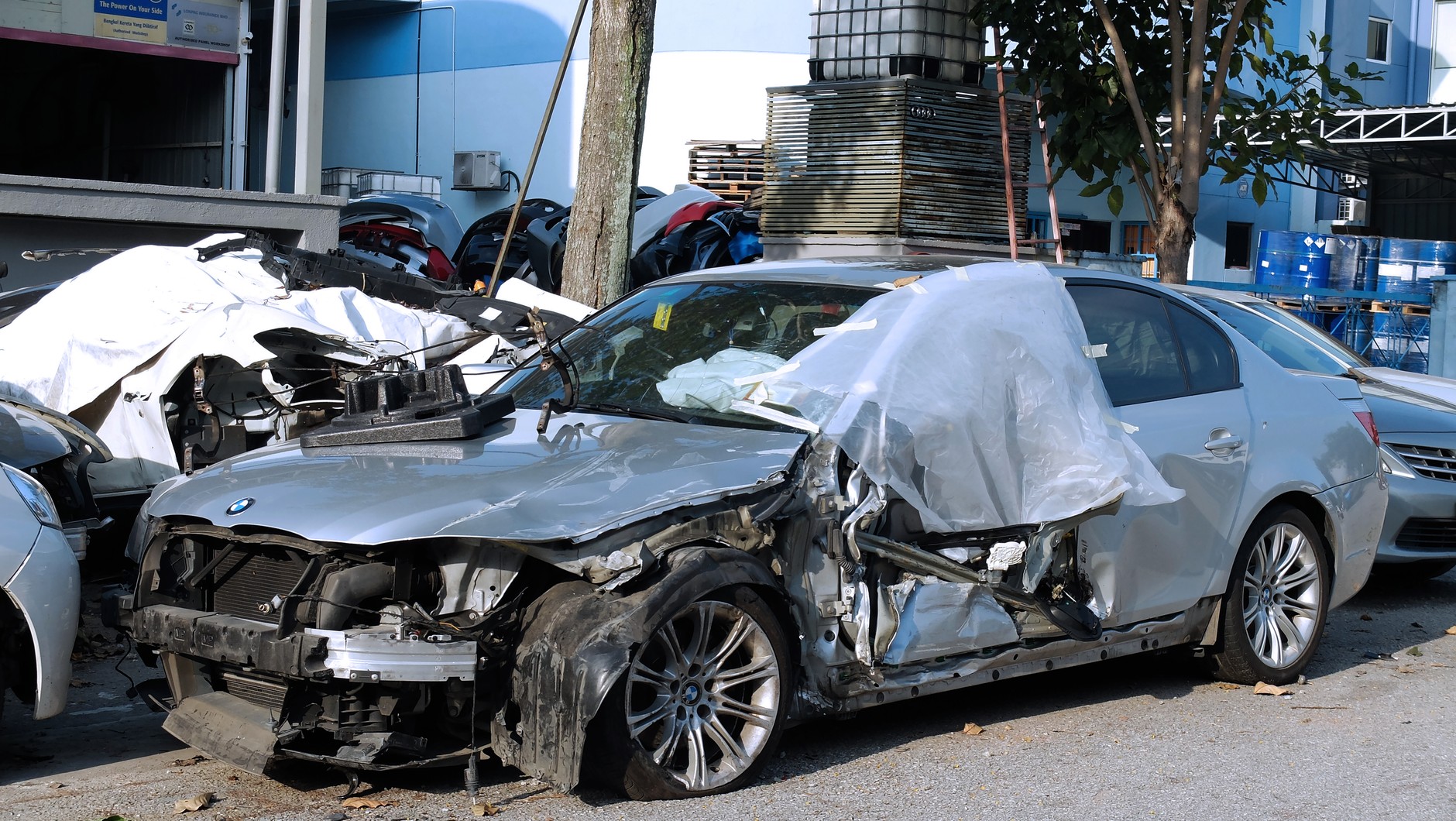 Rozbite BMW – im nowsze auta, tym wyższe koszty napraw