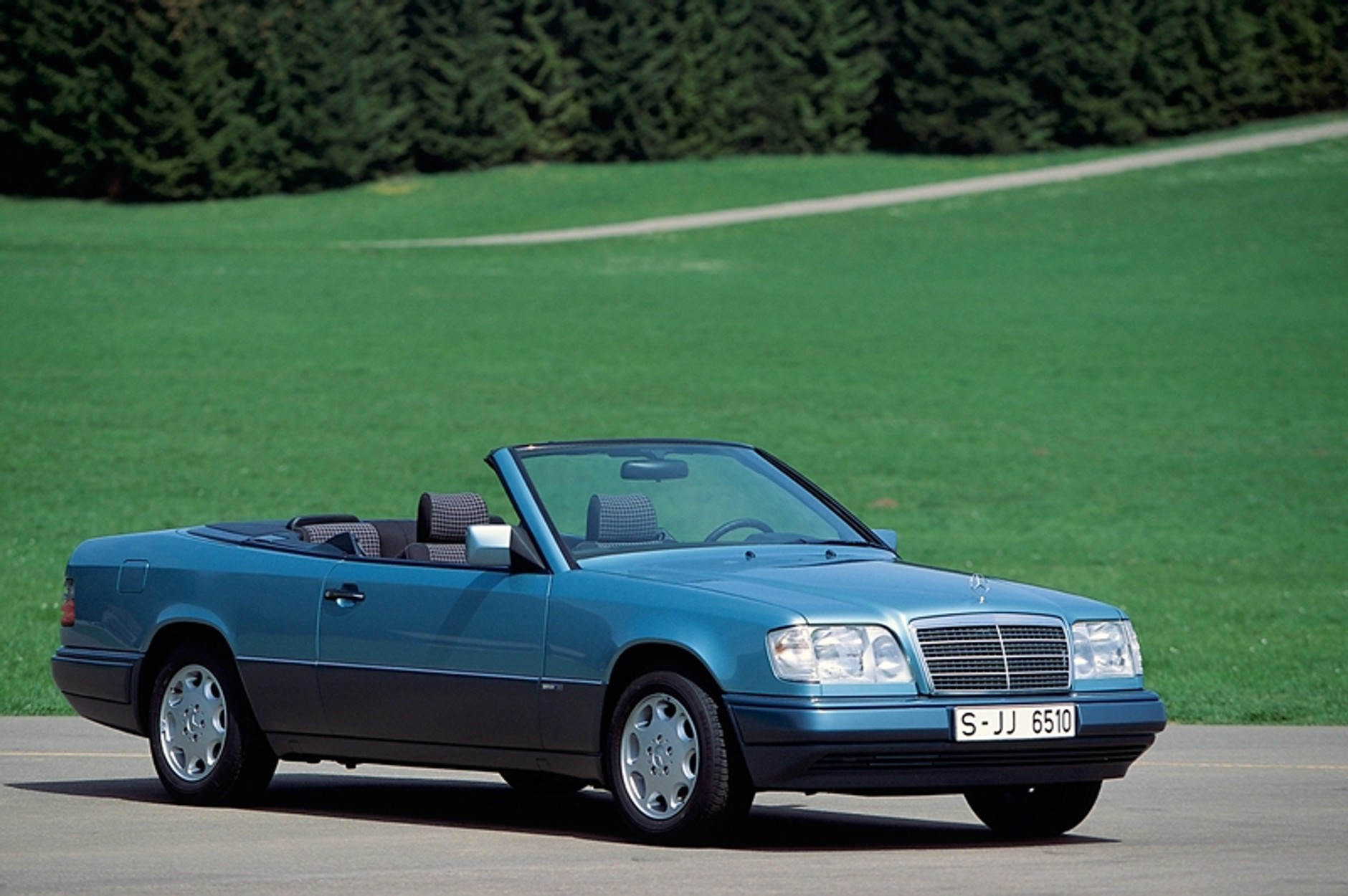 Mercedes W124 Cabrio – z pięknem trzeba obcować