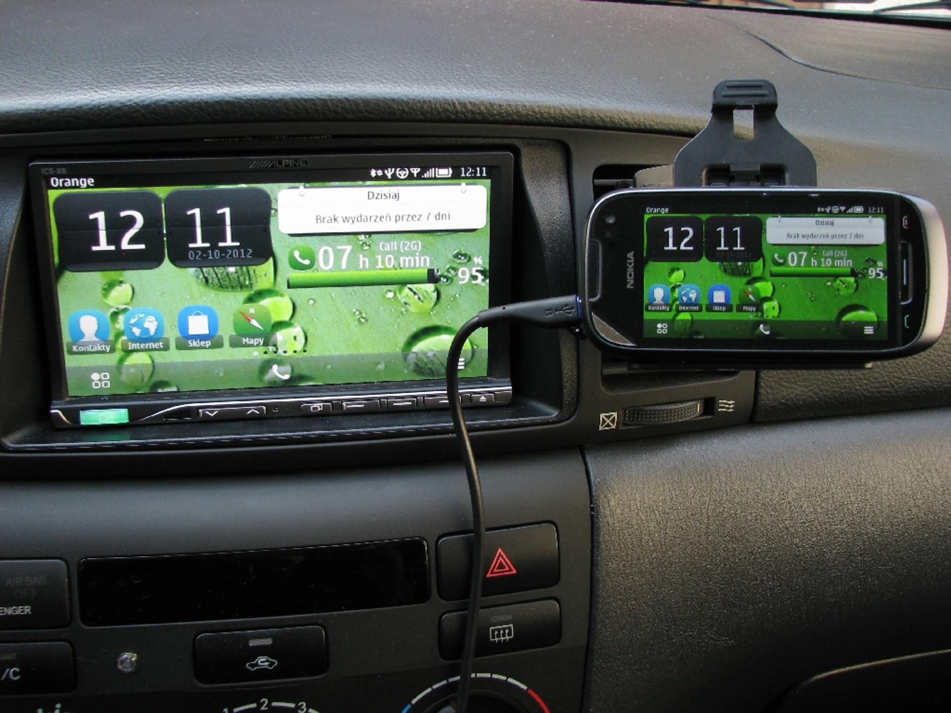 Nokia z Symbian i uniwersalne radio Alpine iCS-X8