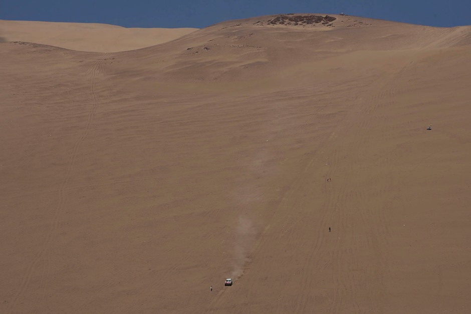 Rajd Dakar 2011: dobra postawa Polaków, Hołowczyc z otwartymi drzwiami (5.etap, wyniki, fot. Willy Weyens)