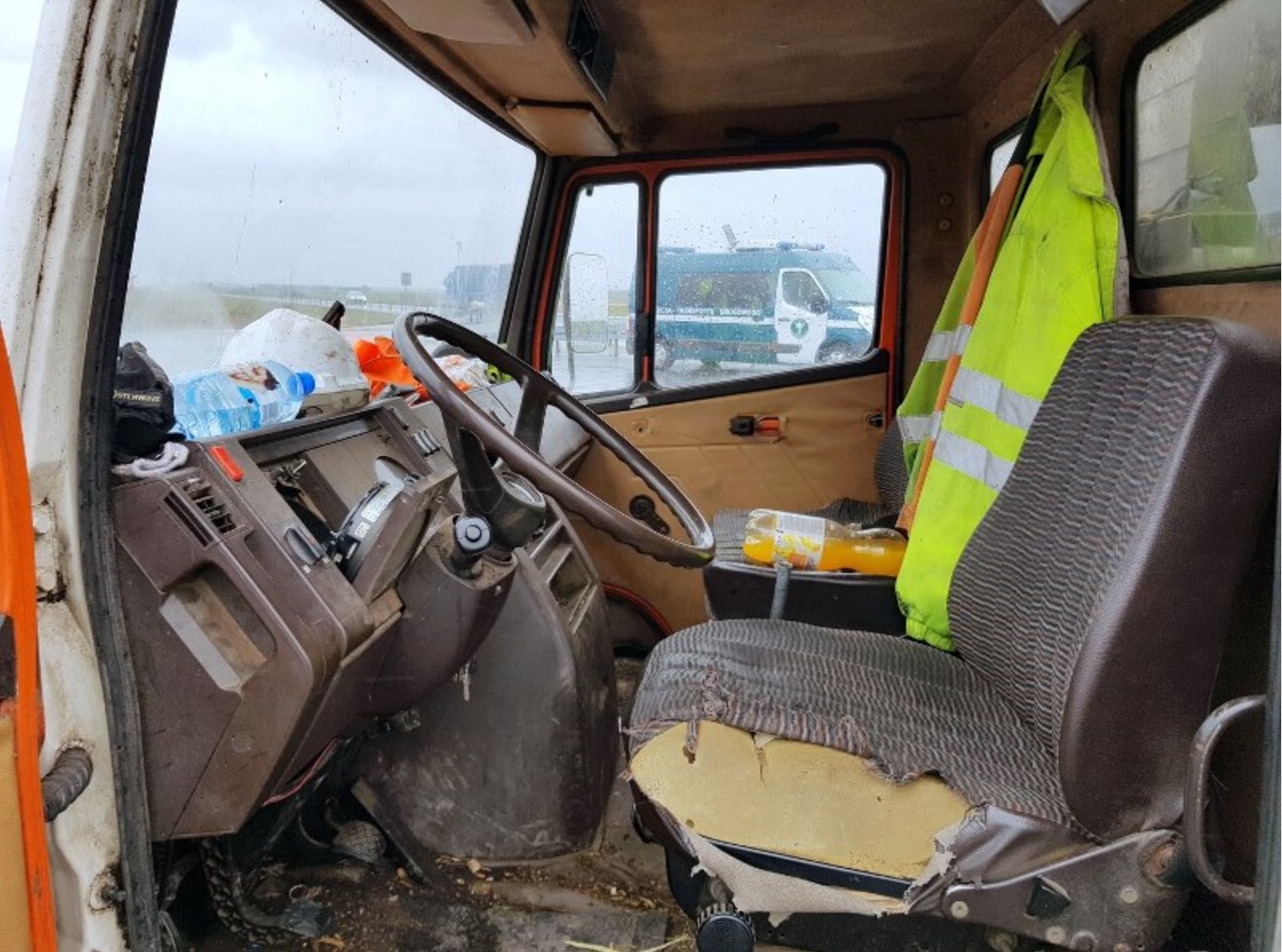 Mercedes T2 złapany przez ITD, czyli drogowy wrak przeładowany o 5 ton