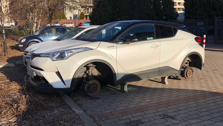 Kradzież kół z samochodów