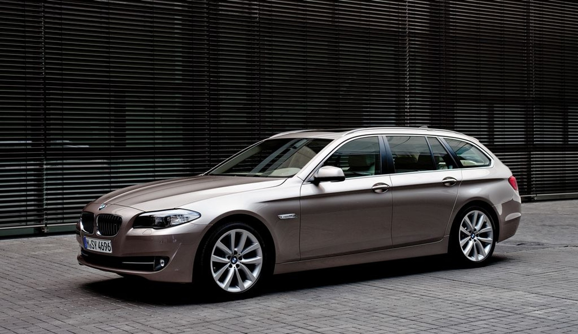 BMW5 Touring rok modelowy 2011 – zdjęcia i dane techniczne