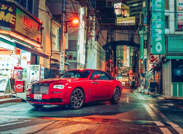 Rolls-Royce Black Badge – Tokio po godzinach