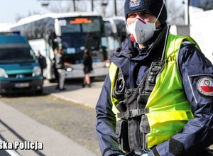 Państwa UE uzgodniły nowe środki walki z pandemią. Jakie zalecenia dla podróżnych?
