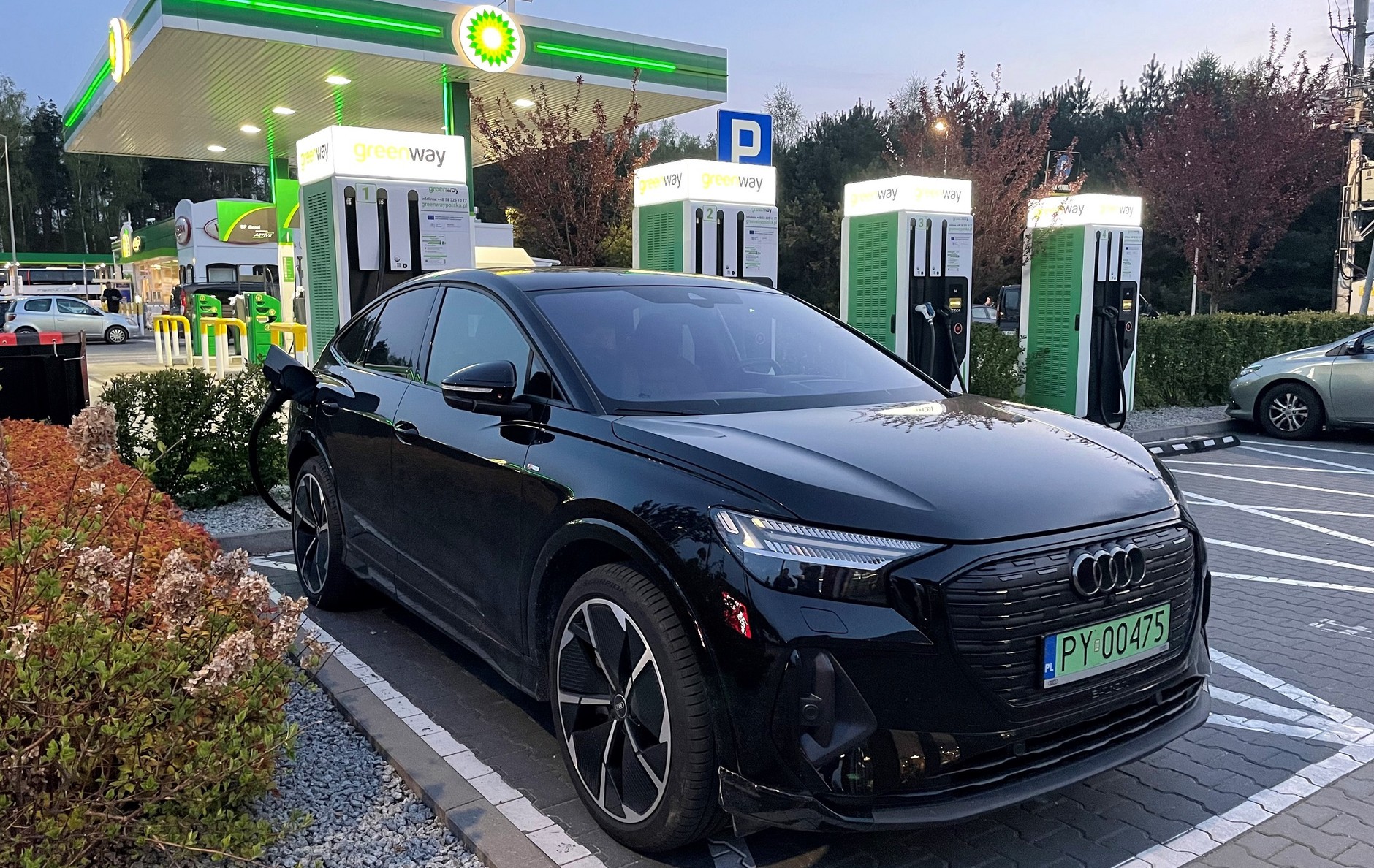 Zająłem słupek 150 kW, a obok trzy wolne 100 kW. To była zła decyzja