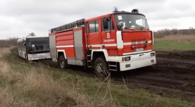 Polskie wozy strażackie służą Ukrainie. Pomagają w korytarzach humanitarnych