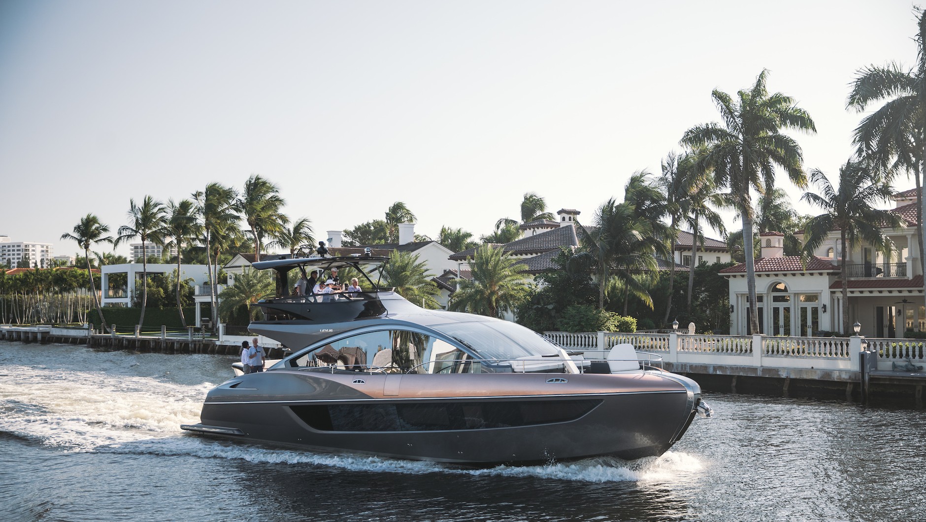 Lexus LY 650