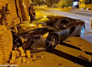 McLaren rozbity na prostej drodze – nawet policja się zdziwiła