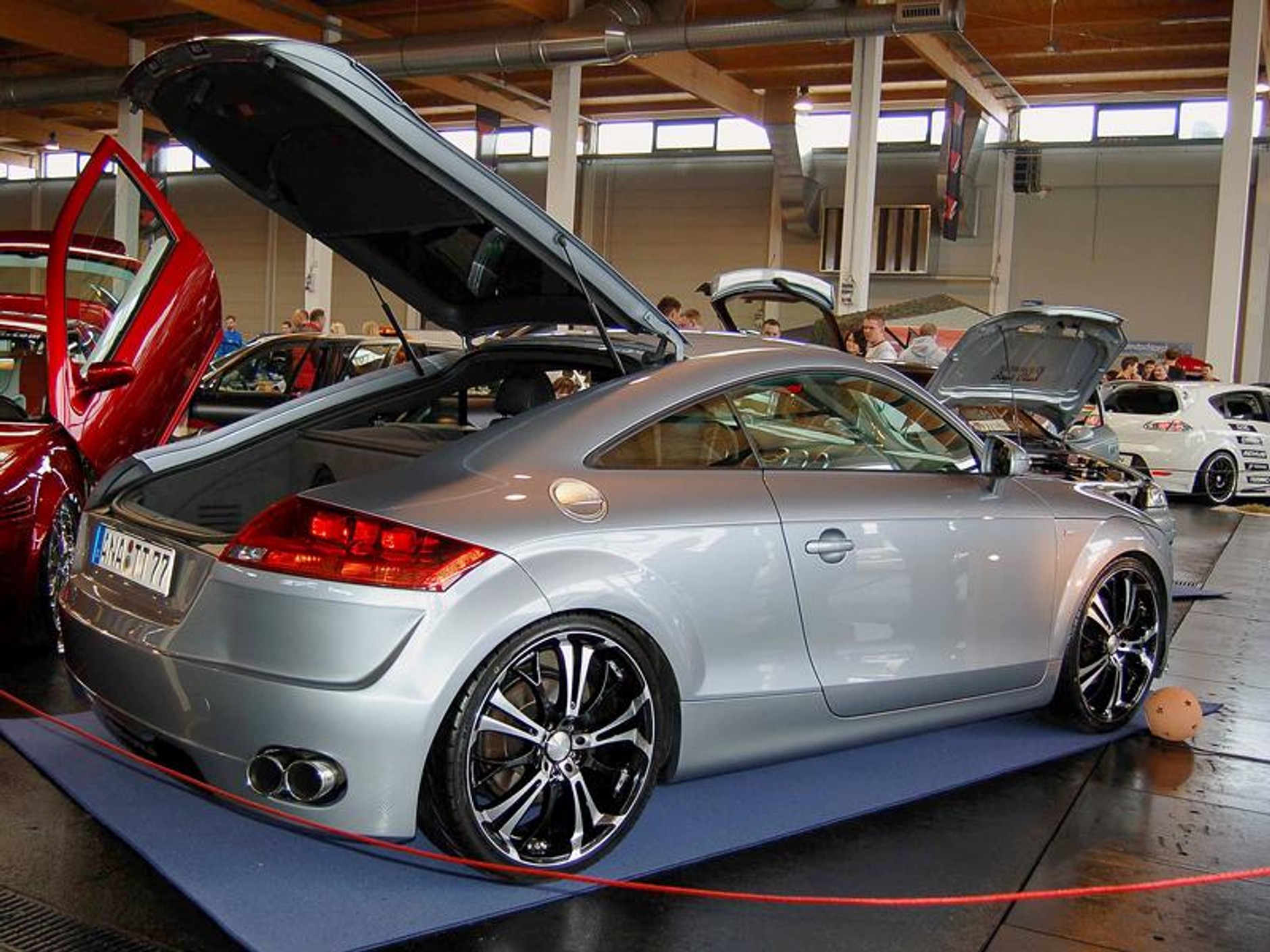 Tuning World Bodensee 2008: Golfy, drifting i dziewczyny -  fotogaleria (2)