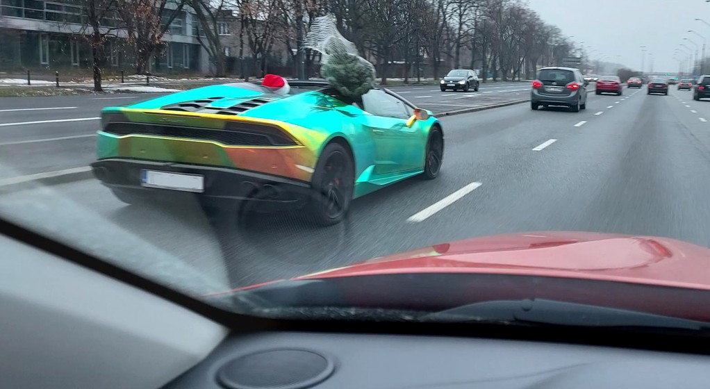 Choinka w supersamochodzie