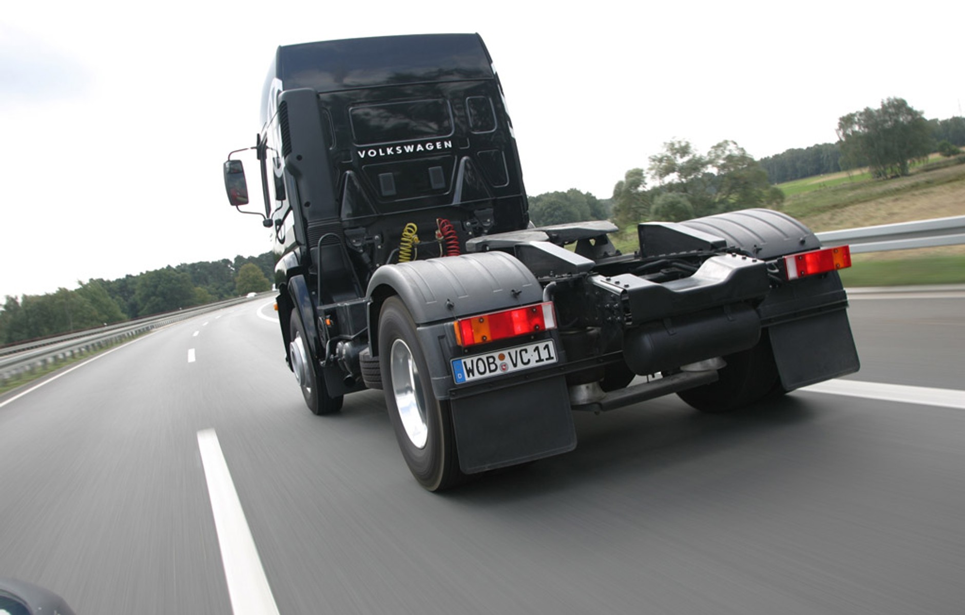 Porównanie skrajności: Volkswagen UP! kontra ciężarówka
