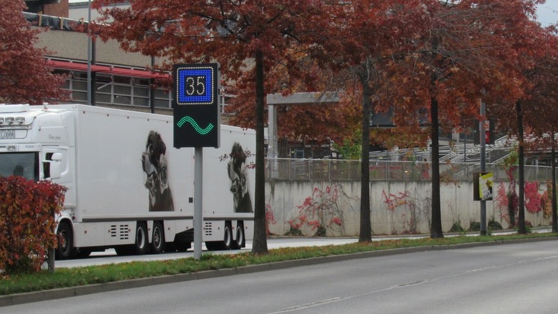 Znak informujący o zielonej fali