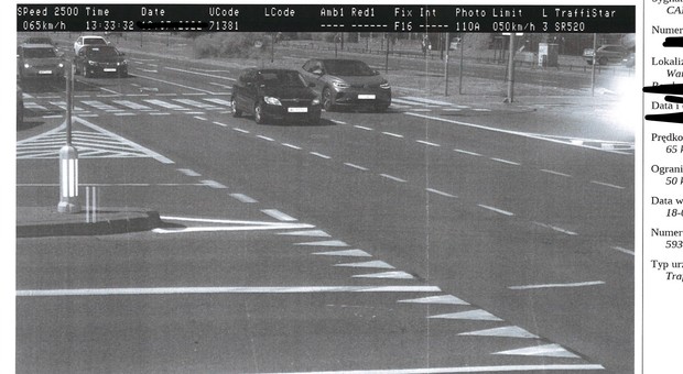 Dostał zdjęcie z fotoradaru, a na nim dwa samochody. Zdjęcie do kosza?