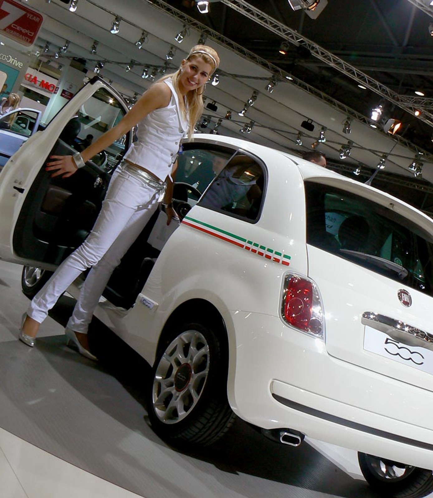 AMI/AMITEC 2008: dziewczyny i samochody