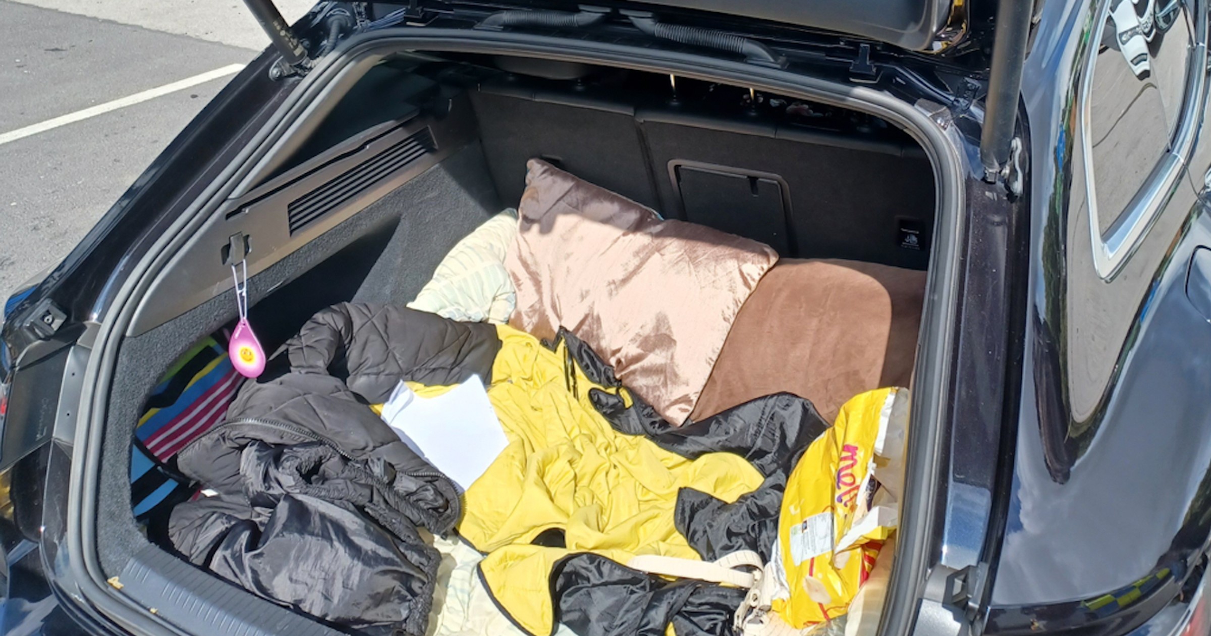 Policjanci zatrzymali samochód z dziećmi w bagażniku