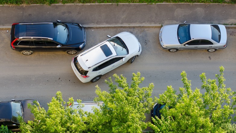 Parkowanie równoległe obserwowane z wysokości