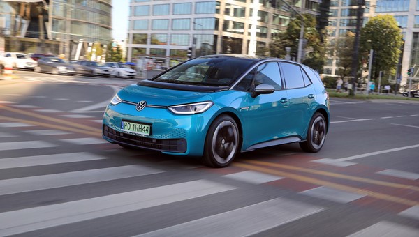 Auta elektryczne i hybrydowe będą głośniejsze, już od 1 lipca