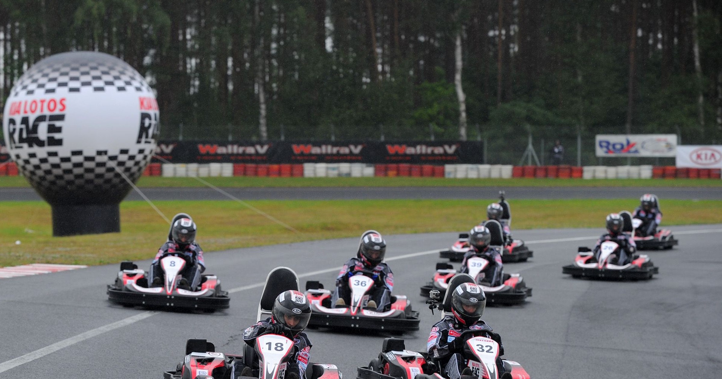 Kia Lotos Race 2011 w strugach deszczu